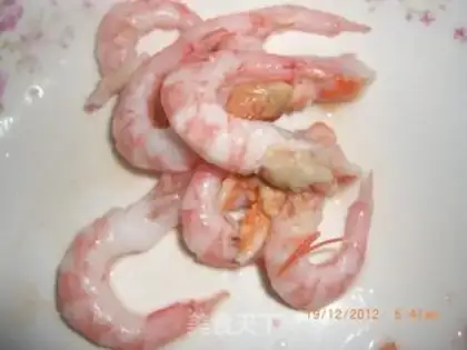 Make Arctic shrimp pizza step 3