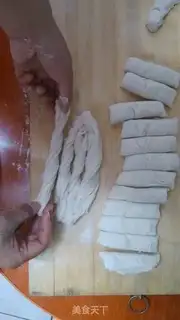 Make Fish pots and rolls step 14
