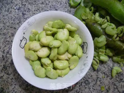 Make Snow fragrance with fried beans step 2