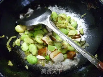 Make Snow fragrance with fried beans step 8