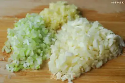 Make Garlic fan floss step 2