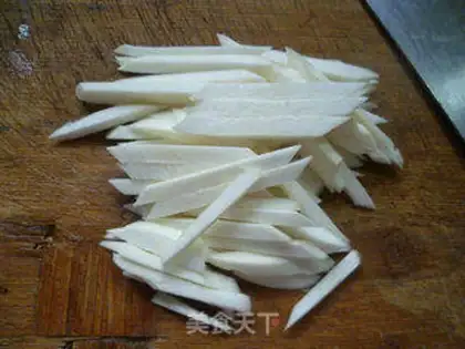 Make Sour sauce, white pig ears step 2