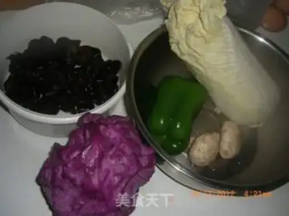 Make Big white chicken noodles step 1