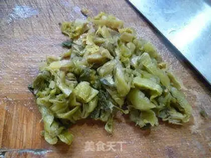 Make Sour sauce, white pig ears step 4