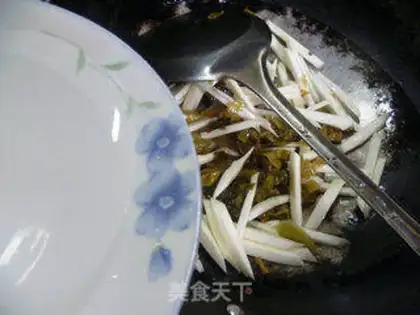Make Sour sauce, white pig ears step 6