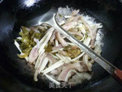 Make Sour sauce, white pig ears step 8