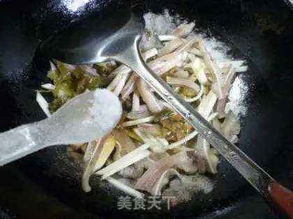 Make Sour sauce, white pig ears step 10