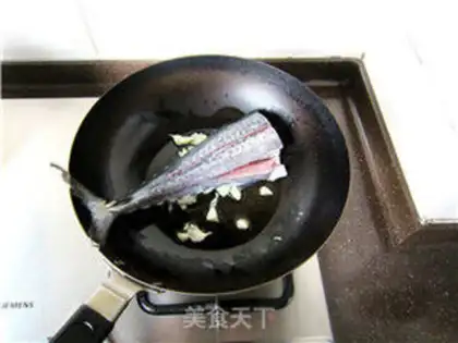 Make Red-burned fish tails step 5