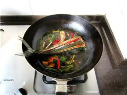 Make Red-burned fish tails step 10