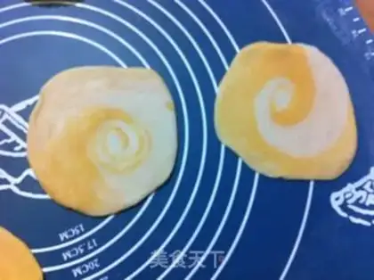Make White eggs and watermelon peels step 1