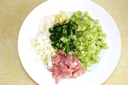 Make Soybeans and seafood step 1