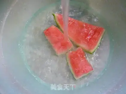 Make White eggs and watermelon peels step 4