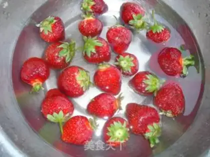 Make Strawberry sauce step 0