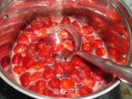 Make Strawberry sauce step 3