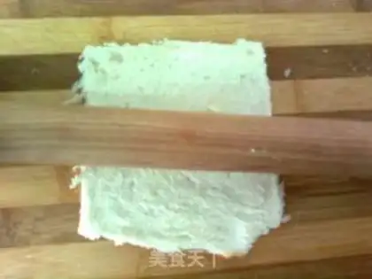 Make Toast banana rolls step 3
