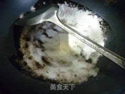 Make Little Haiyan fried cashew nuts step 1
