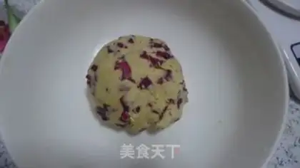 Make Rose cookies step 3