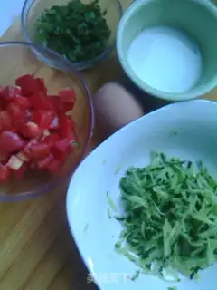 Make Tomato cucumber omelet soup step 0