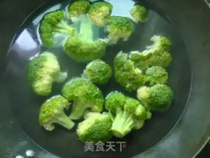 Make Garlic broccoli step 1
