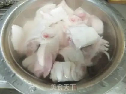Make Soy pig hoofs step 0