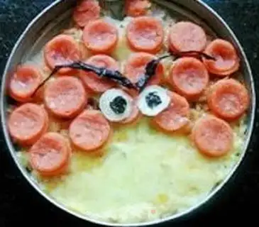 Make Angry little bird rice pizza step 6