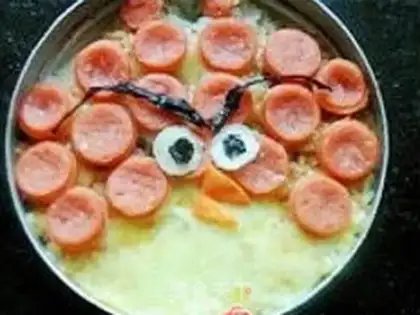 Make Angry little bird rice pizza step 7