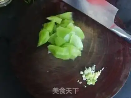 Make Seafood soup step 1