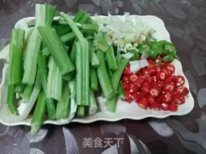 Make Spicy hands tore beef step 1
