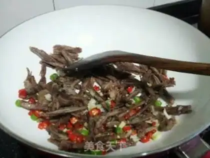 Make Spicy hands tore beef step 5