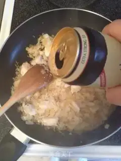 Make Spanish seafood step 3