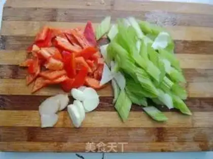 Make Celery fried beans step 1