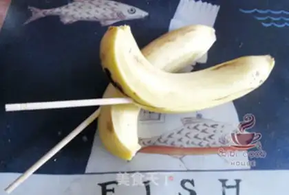 Make Banana popsicle step 1