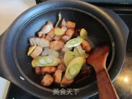 Make Seafood goose soup step 1