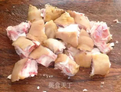 Make Red-oiled bean pig hoof step 1