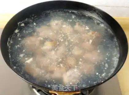 Make Red-oiled bean pig hoof step 2
