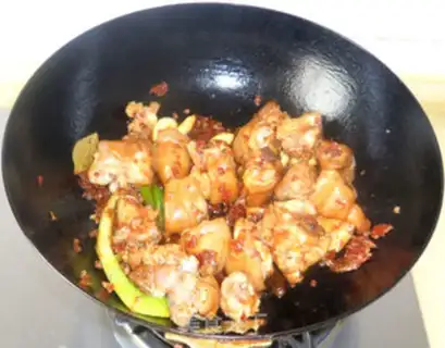 Make Red-oiled bean pig hoof step 5