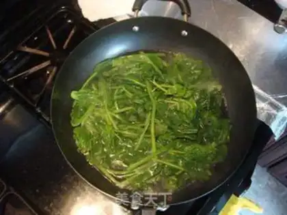 Make Left sip with spinach soup step 3