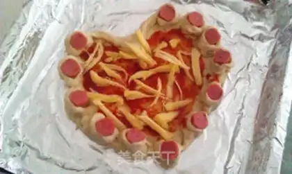 Make A heart-shaped meatloaf pizza step 2