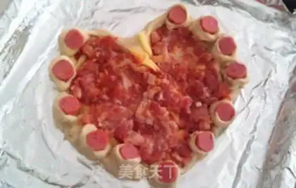 Make A heart-shaped meatloaf pizza step 3