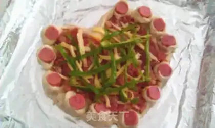 Make A heart-shaped meatloaf pizza step 4