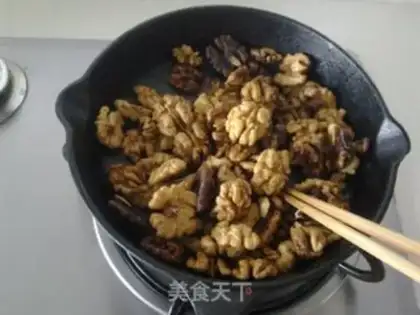Make Homemade walnut sauce step 0