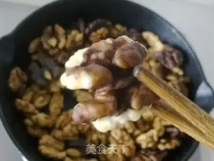 Make Homemade walnut sauce step 1
