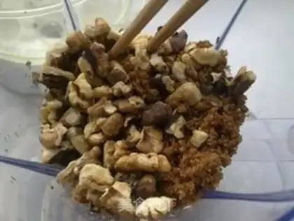 Make Homemade walnut sauce step 2