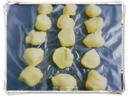 Make Rose bread step 5