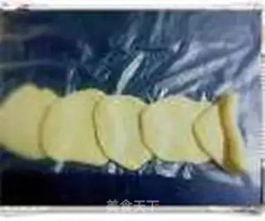 Make Rose bread step 7