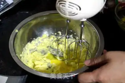 Make Strawberry souffle step 1