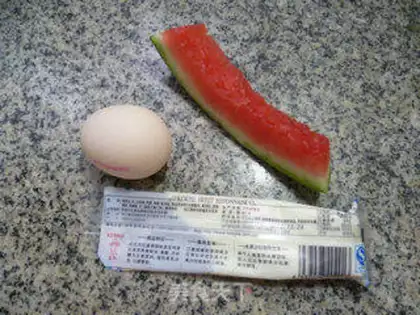 Make Eggs, watermelon step 1