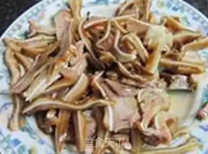 Make Microbes with pig ears step 1