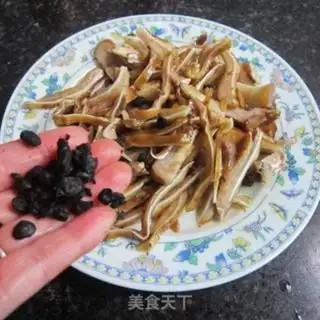 Make Microbes with pig ears step 3