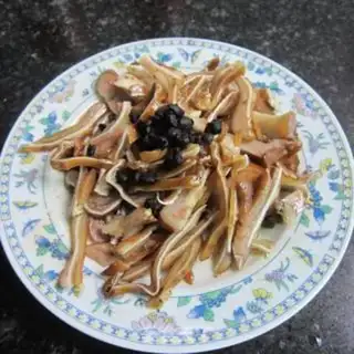 Make Microbes with pig ears step 4